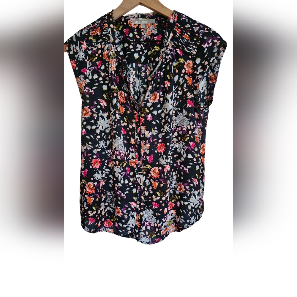 Women's Sleeveless blouse floral print